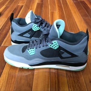 Jordan 4s Green Glow size 11.5